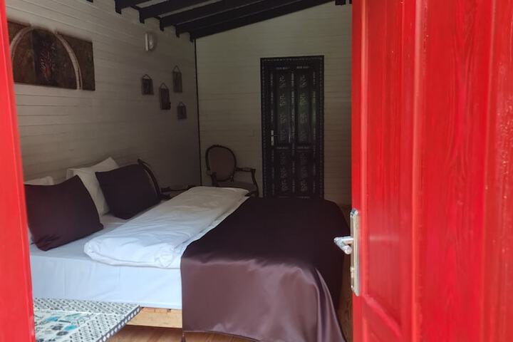 Room 2 of 37