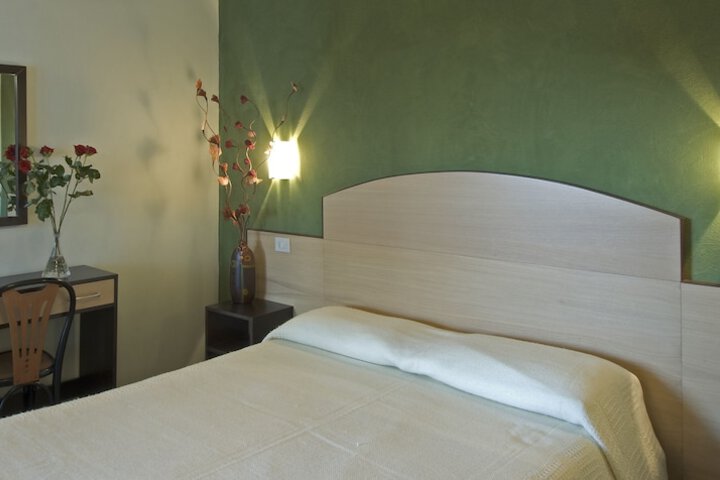 Room 4 of 42