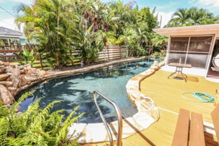 Pool 10 of 23