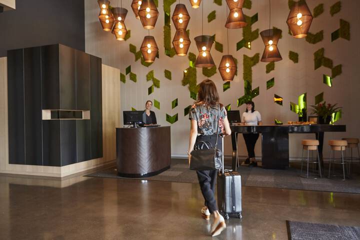 Escad Hotel Quartier DIX30 in Brossard, QC