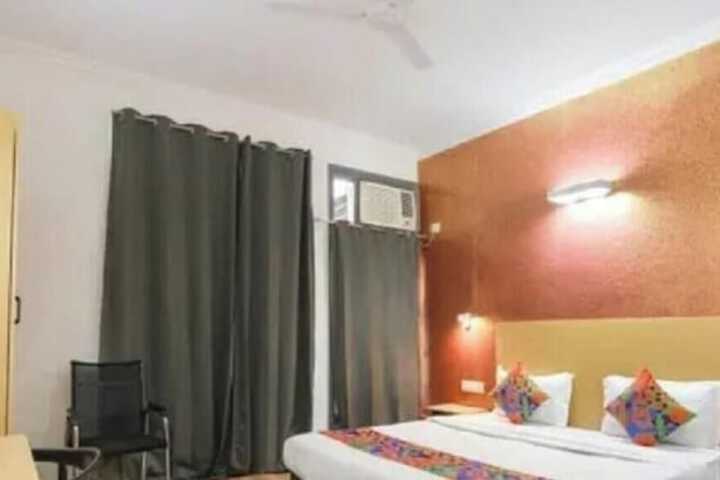 Room 9 of 27