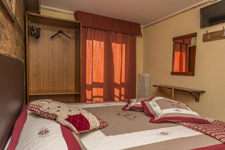 Room 5 of 40