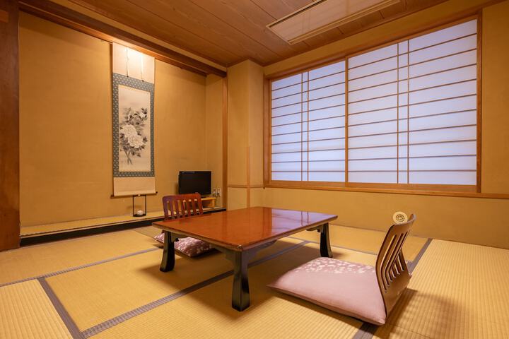Room 6 of 24