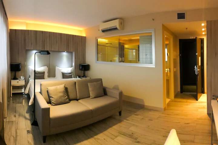 Room 34 of 110