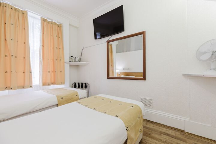 Room 40 of 107