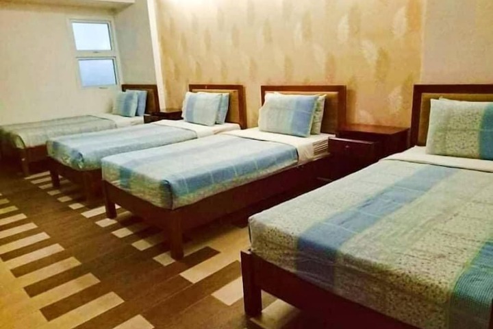Room 10 of 29