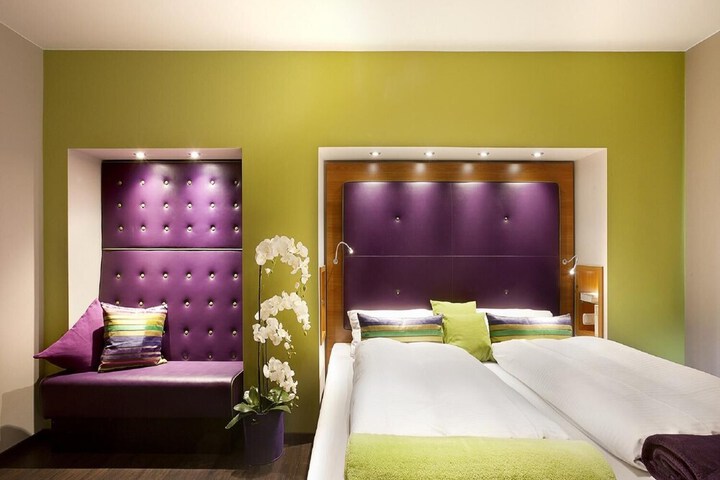 Room 8 of 36