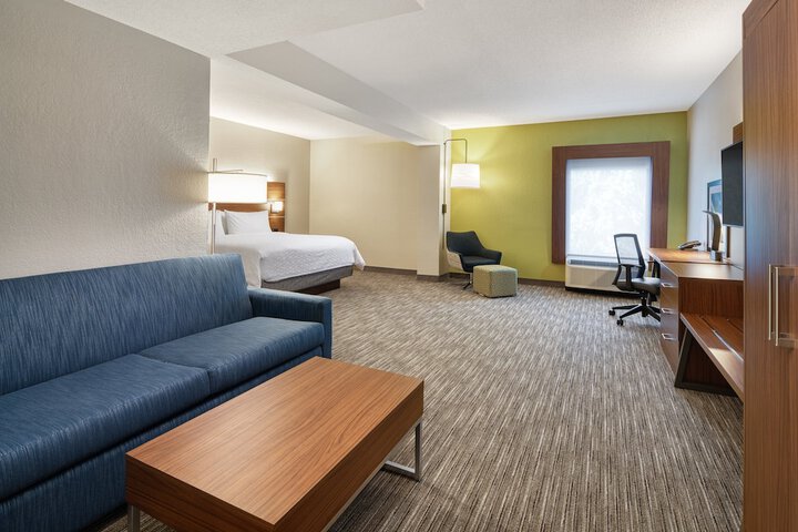 Room 13 of 37