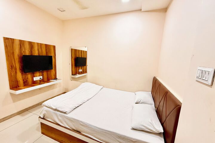 Room 11 of 25