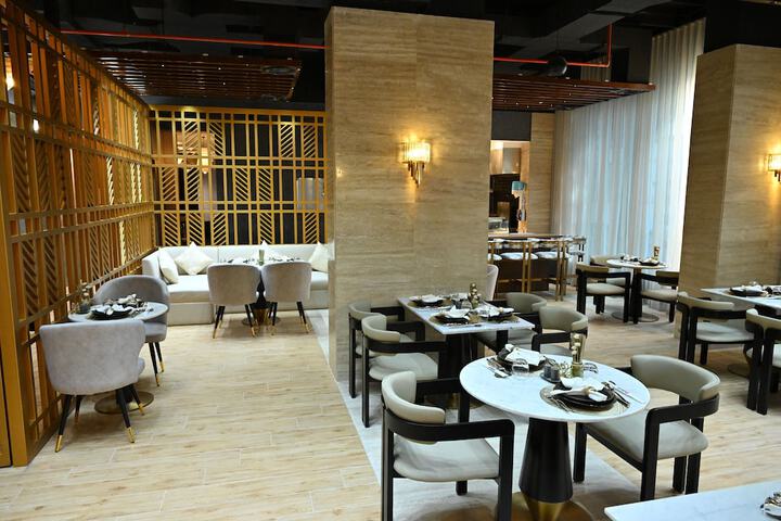 Dining 47 of 62