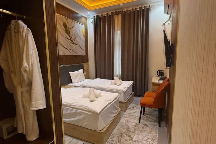 Room 6 of 21