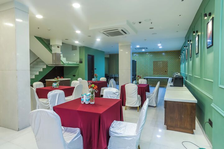 Ballroom/Hall 112 of 137