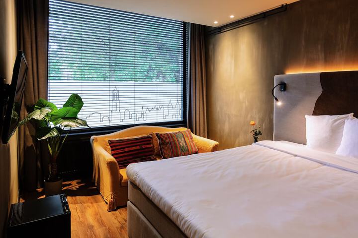 Room 28 of 34