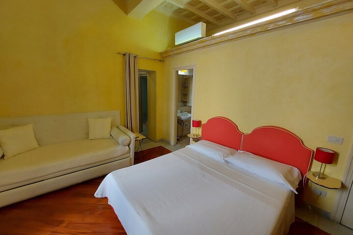 Room 15 of 37