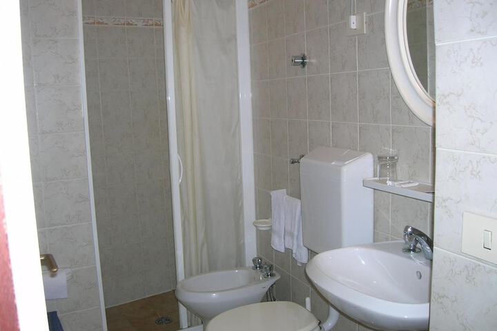 Room 34 of 59