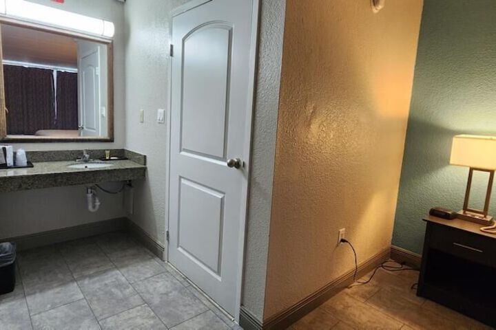Room 42 of 59