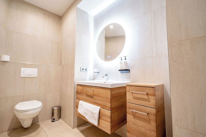Room 100 of 118
