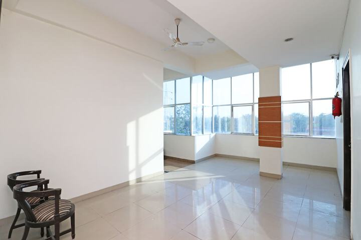 OYO 6137 HOTEL STAR