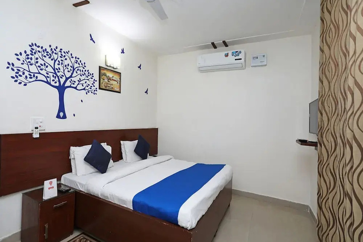 Room 5 of 17