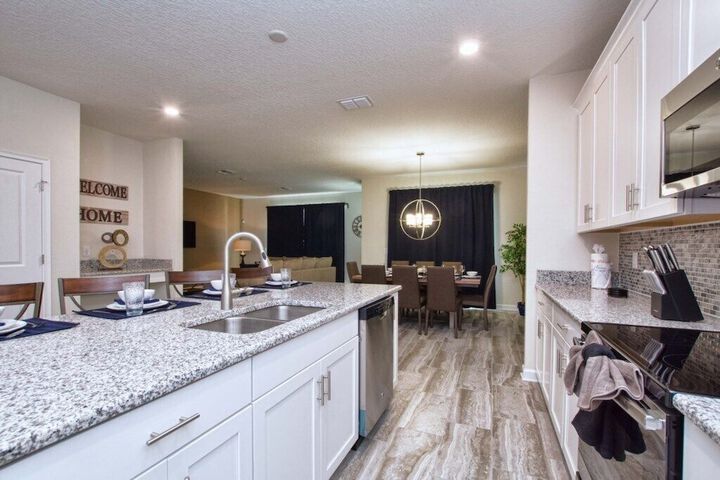 Storey Lake- 6 Bedroom Pool -1662St Home by Redawning