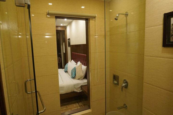 Room 17 of 31