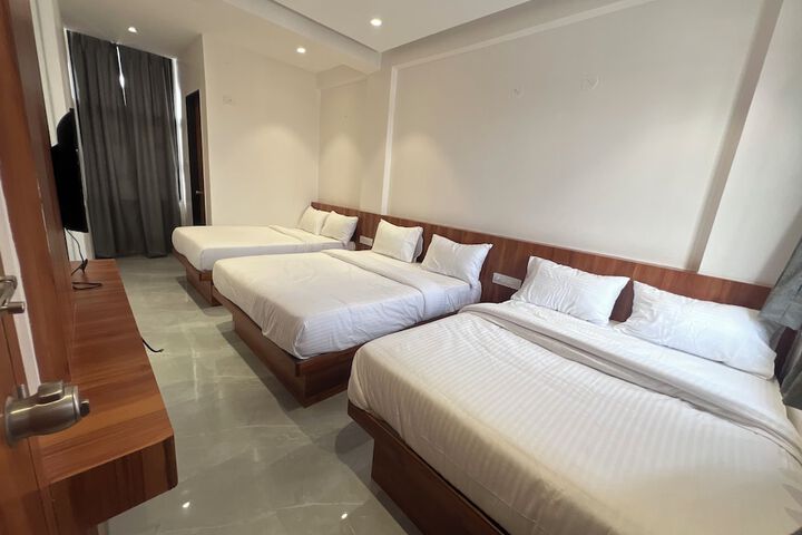 Room 2 of 34