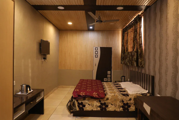 Room 3 of 15