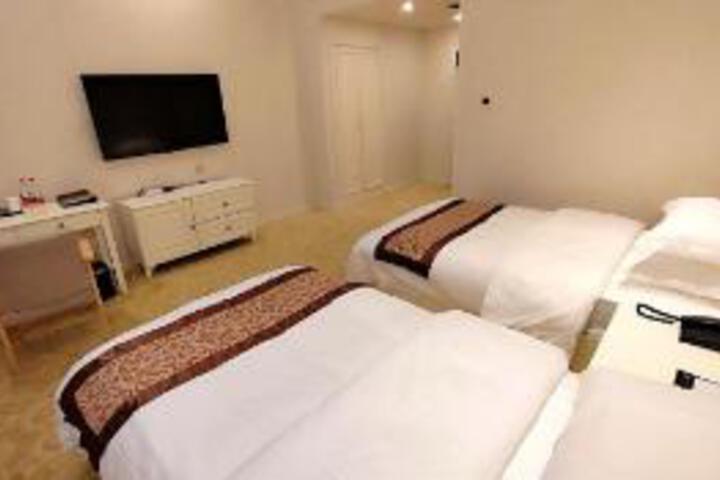 Room 17 of 17