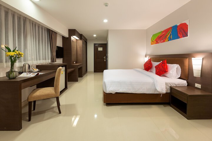 Room 18 of 103