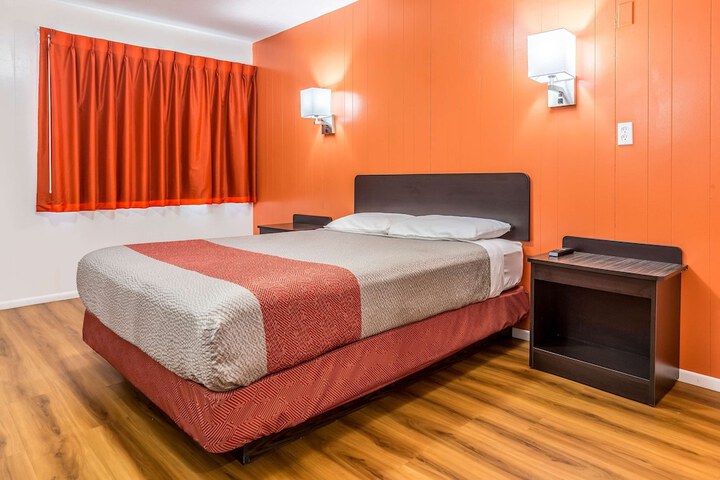Room 11 of 29
