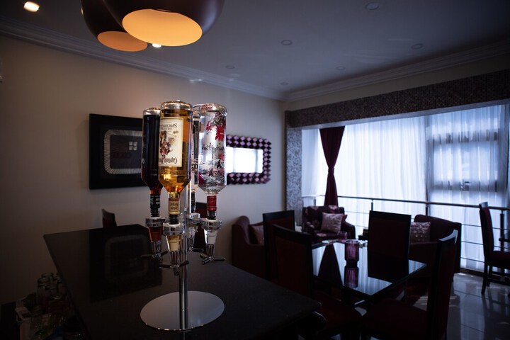 Lounge 73 of 89