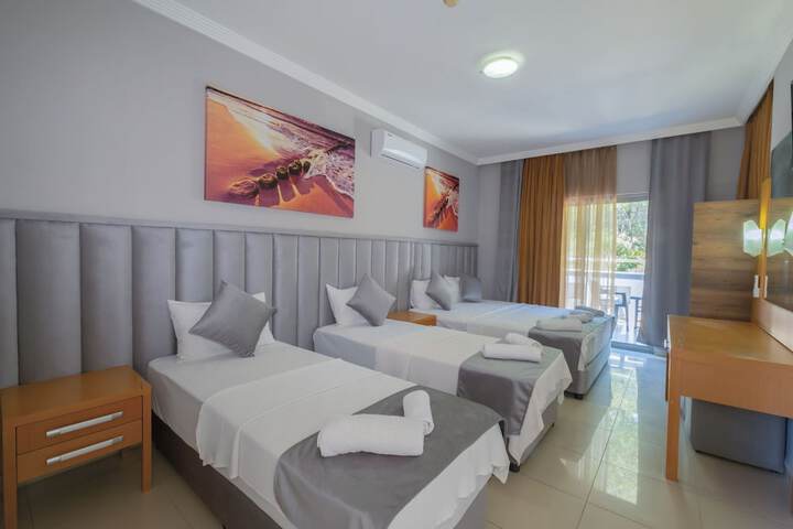 Room 16 of 28