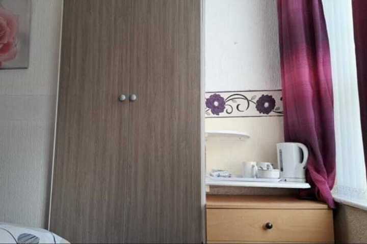 Room 14 of 143