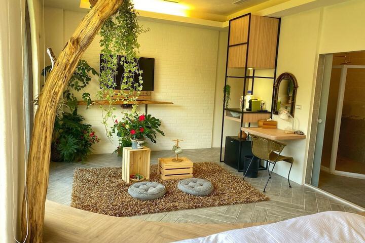 Room 3 of 92