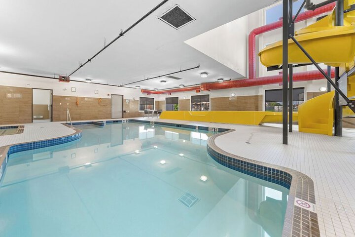 Pool Hotel