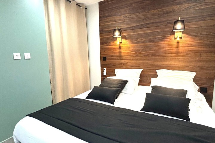 Room 5 of 164