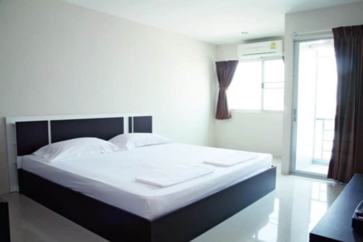 Room 3 of 20