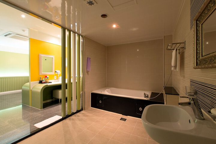 Room 50 of 54