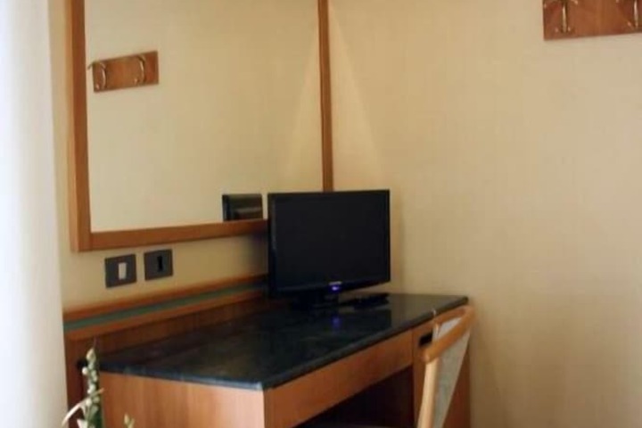 Room 32 of 50