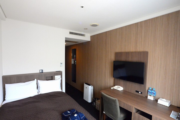 Room 18 of 28