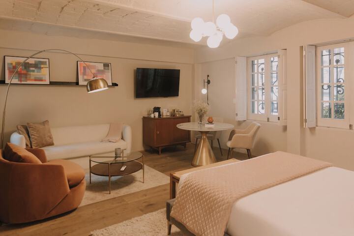 Room 13 of 40