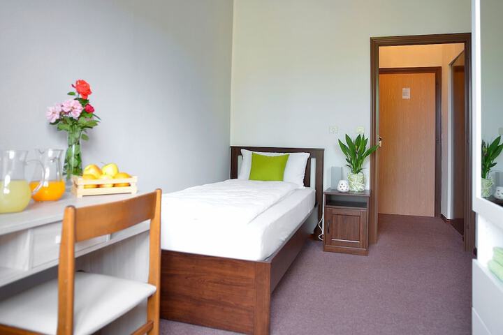 Room 7 of 42