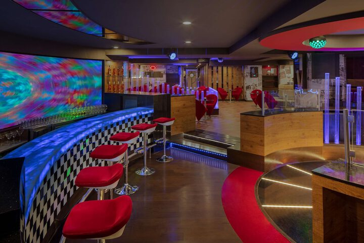 Lounge 62 of 92