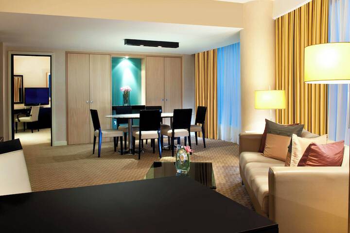 Room 16 of 79
