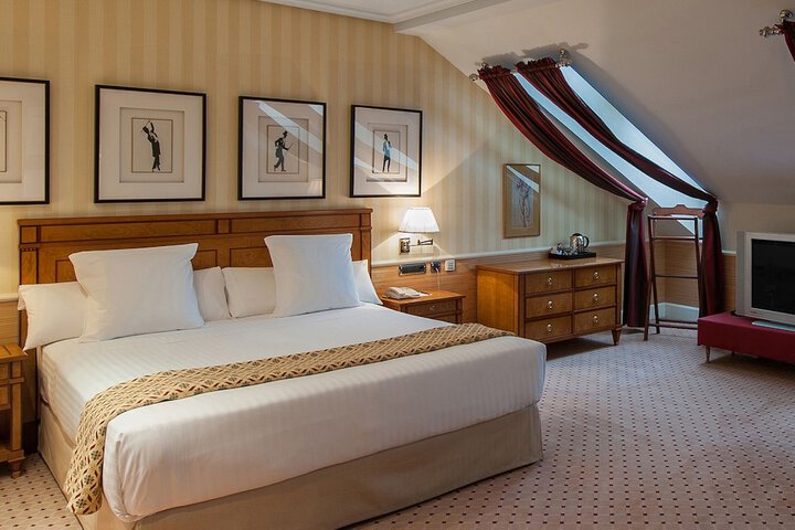 Room 7 of 25