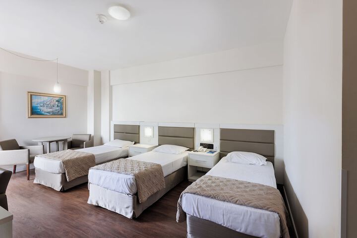Room 12 of 34