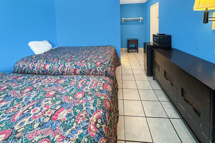 2 Queen Beds (3 of 6)