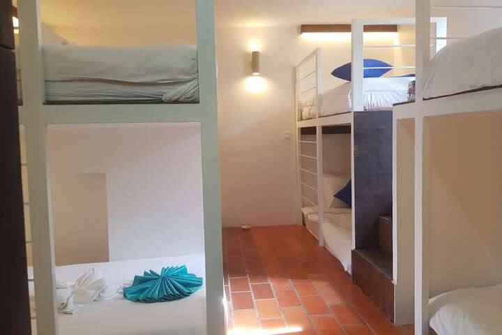 Room 40 of 177