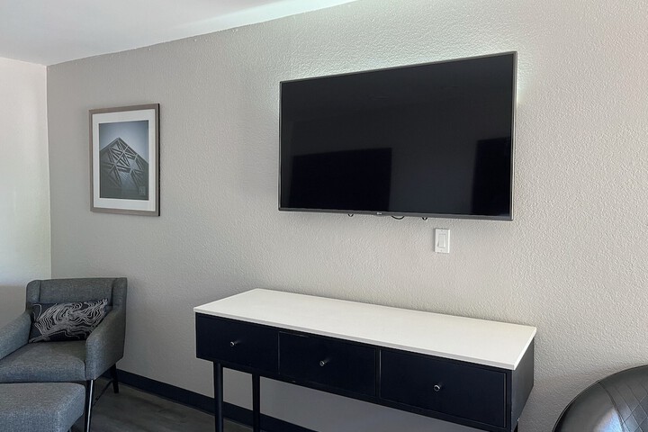 Room 4 of 13