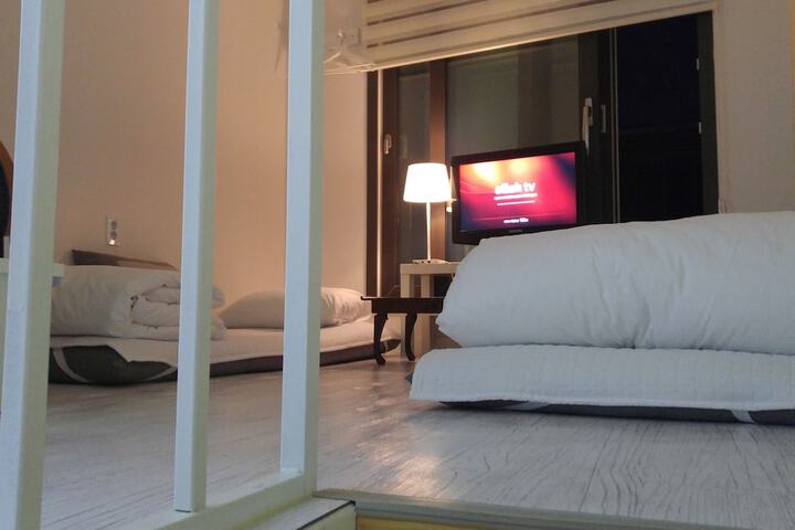 Room 2 of 177